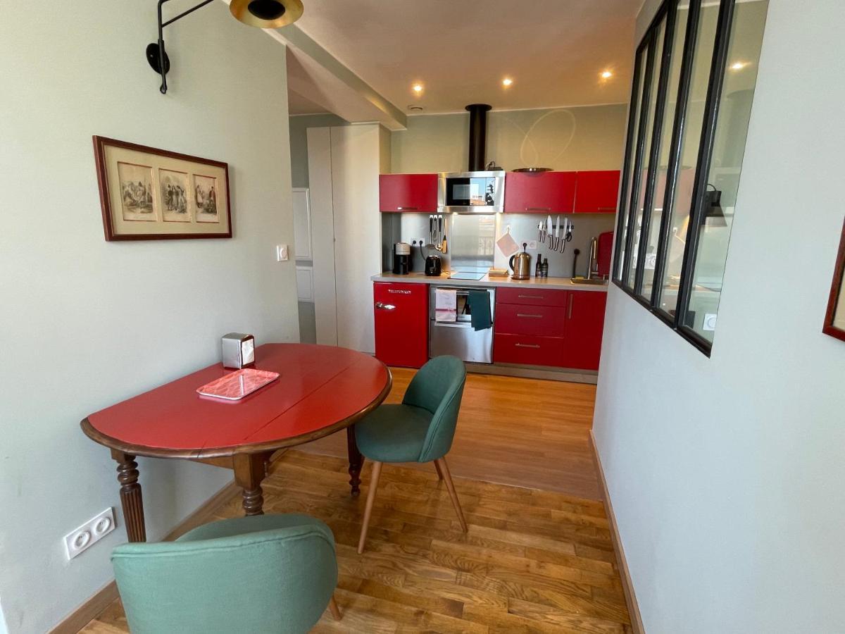 Appartement mignon calme douillet ascenseur clim étage élevé proche parking et toutes commodités au coeur du Toulon historique Exterior foto