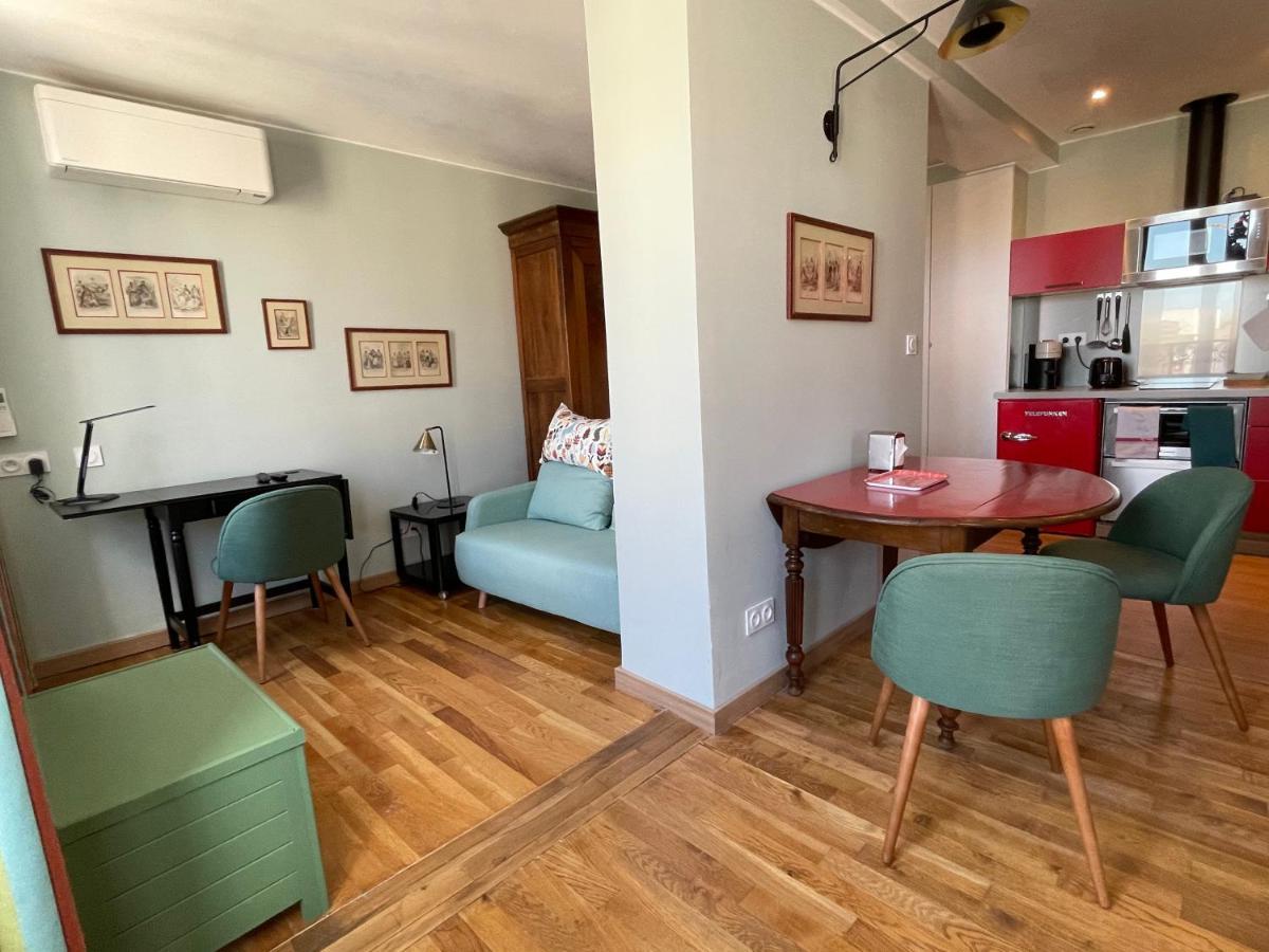 Appartement mignon calme douillet ascenseur clim étage élevé proche parking et toutes commodités au coeur du Toulon historique Exterior foto