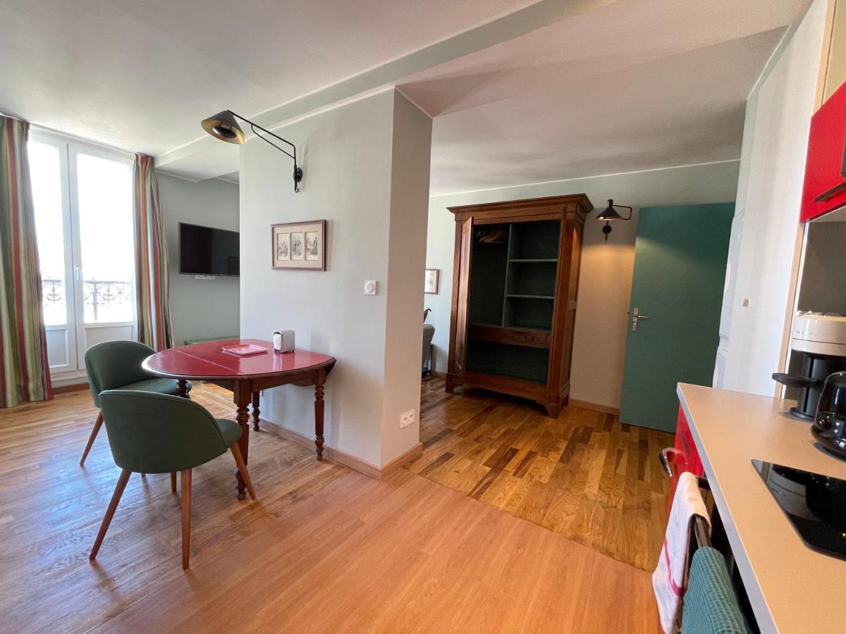 Appartement mignon calme douillet ascenseur clim étage élevé proche parking et toutes commodités au coeur du Toulon historique Exterior foto