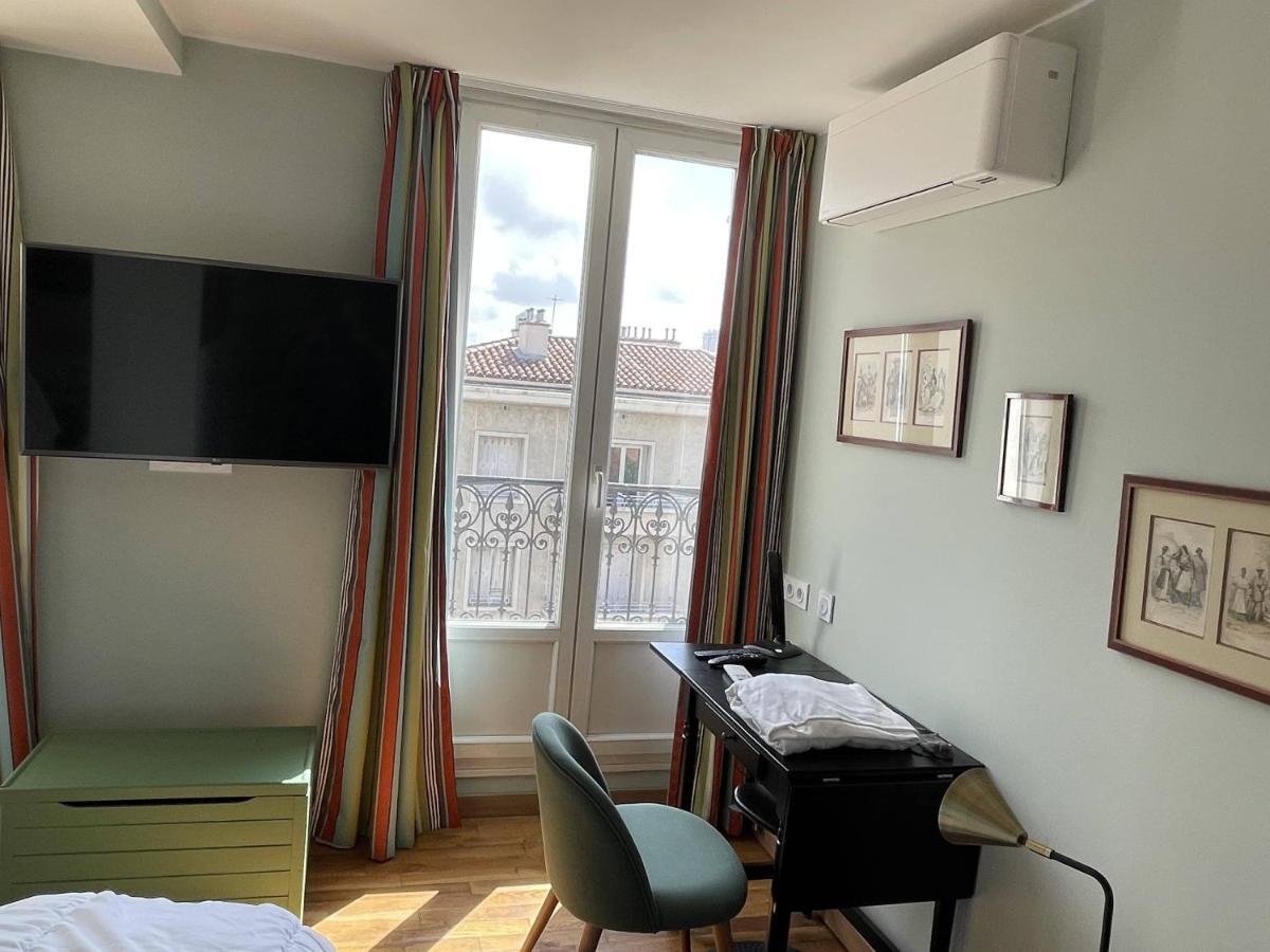 Appartement mignon calme douillet ascenseur clim étage élevé proche parking et toutes commodités au coeur du Toulon historique Exterior foto