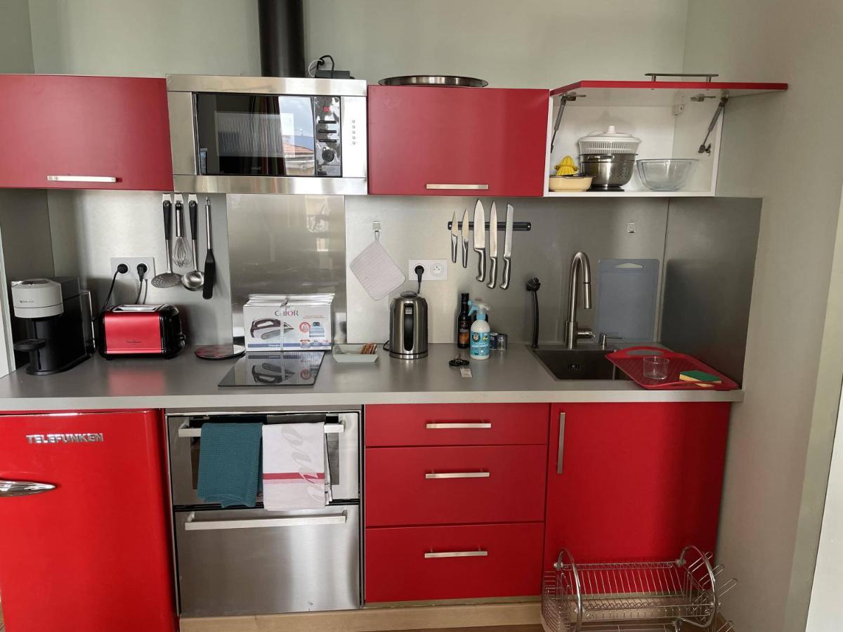 Appartement mignon calme douillet ascenseur clim étage élevé proche parking et toutes commodités au coeur du Toulon historique Exterior foto