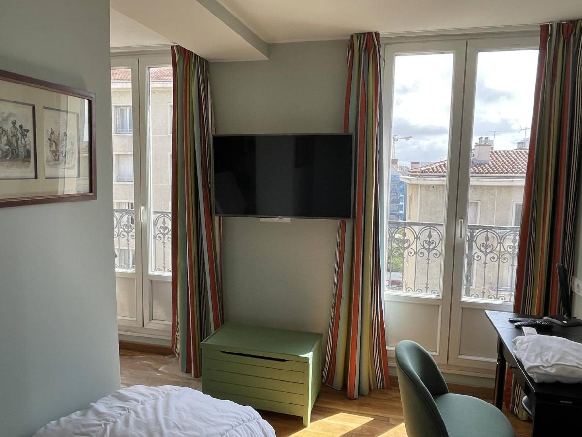 Appartement mignon calme douillet ascenseur clim étage élevé proche parking et toutes commodités au coeur du Toulon historique Exterior foto