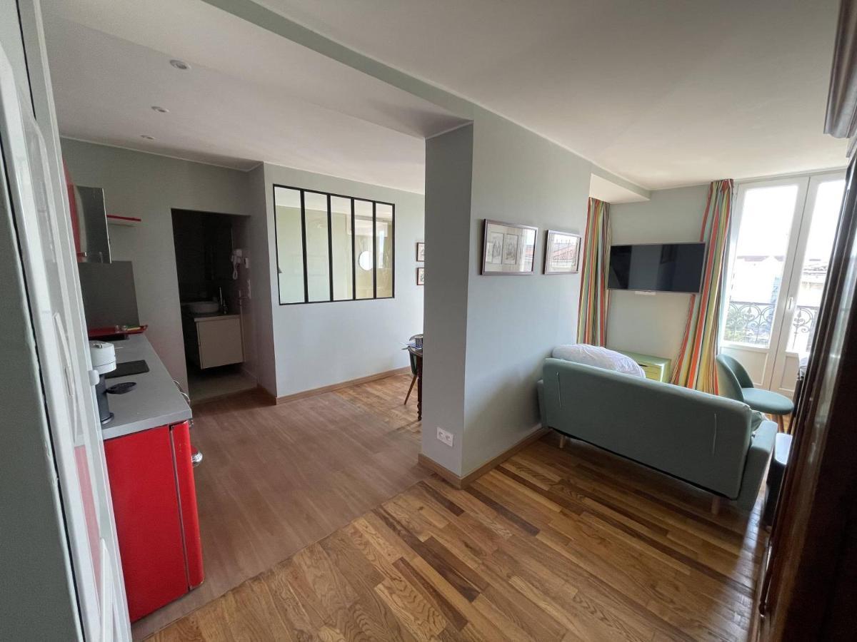 Appartement mignon calme douillet ascenseur clim étage élevé proche parking et toutes commodités au coeur du Toulon historique Exterior foto