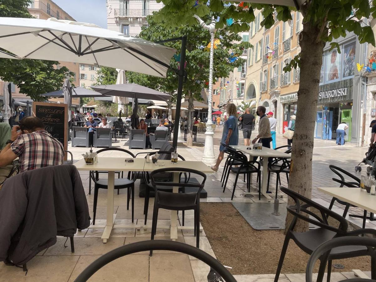 Appartement mignon calme douillet ascenseur clim étage élevé proche parking et toutes commodités au coeur du Toulon historique Exterior foto