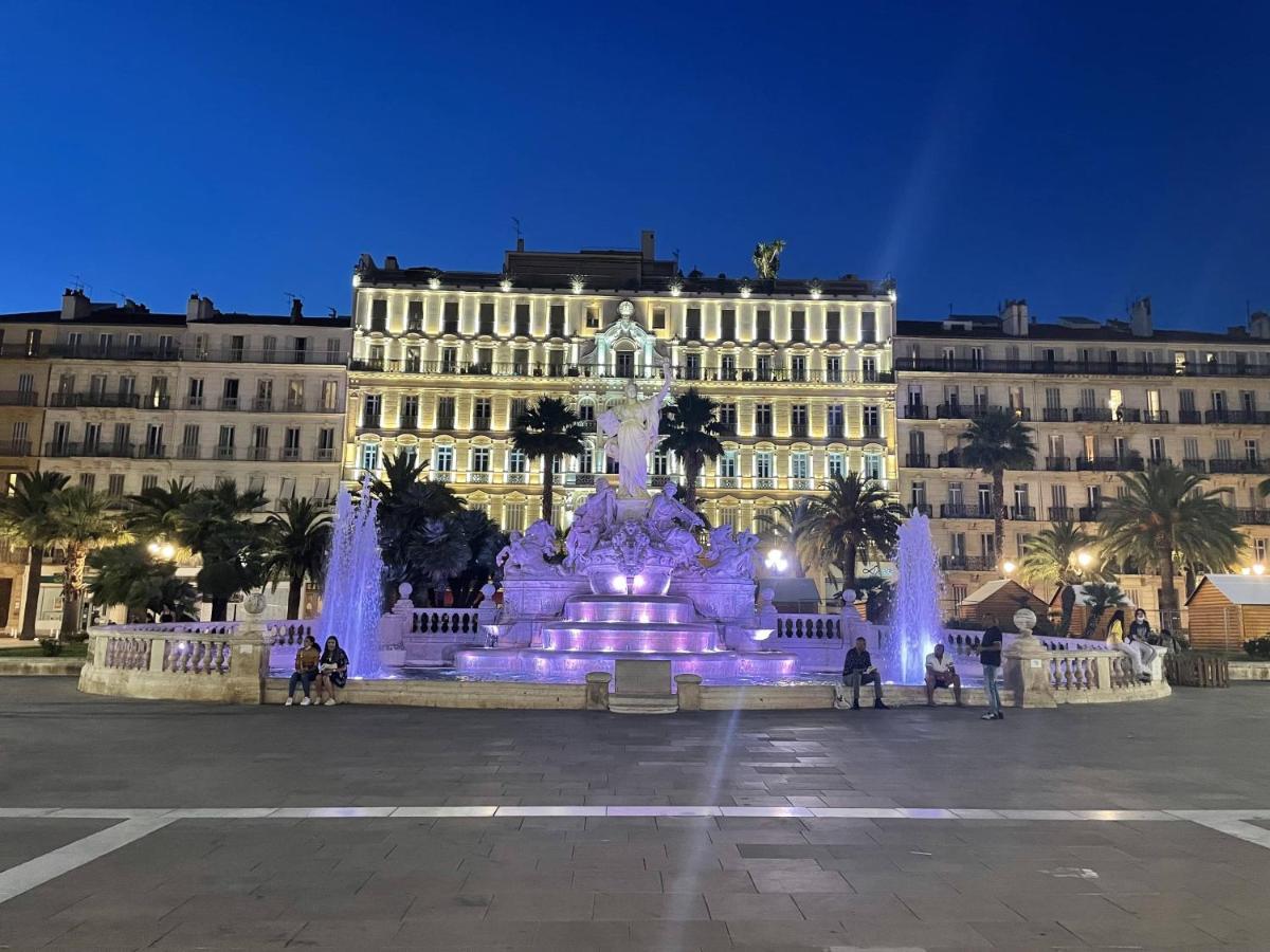 Appartement mignon calme douillet ascenseur clim étage élevé proche parking et toutes commodités au coeur du Toulon historique Exterior foto