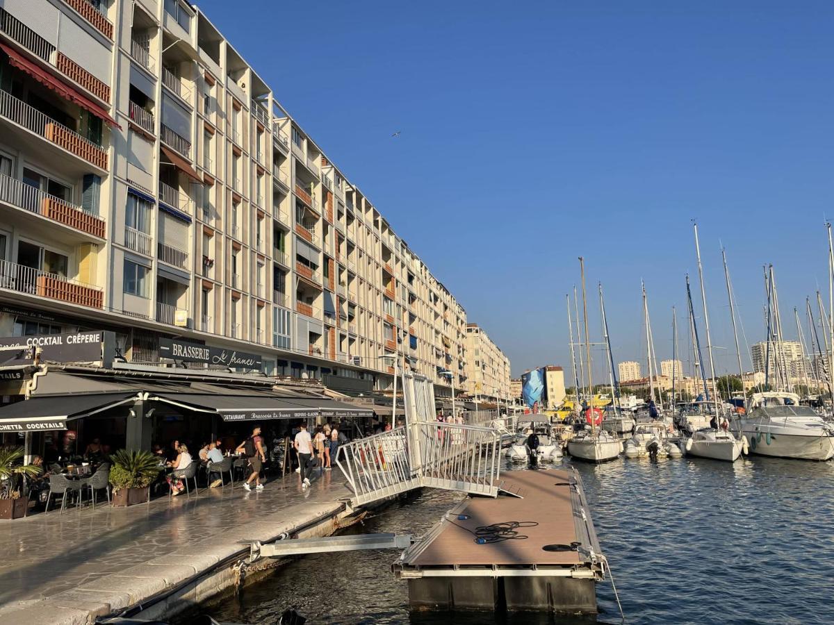 Appartement mignon calme douillet ascenseur clim étage élevé proche parking et toutes commodités au coeur du Toulon historique Exterior foto