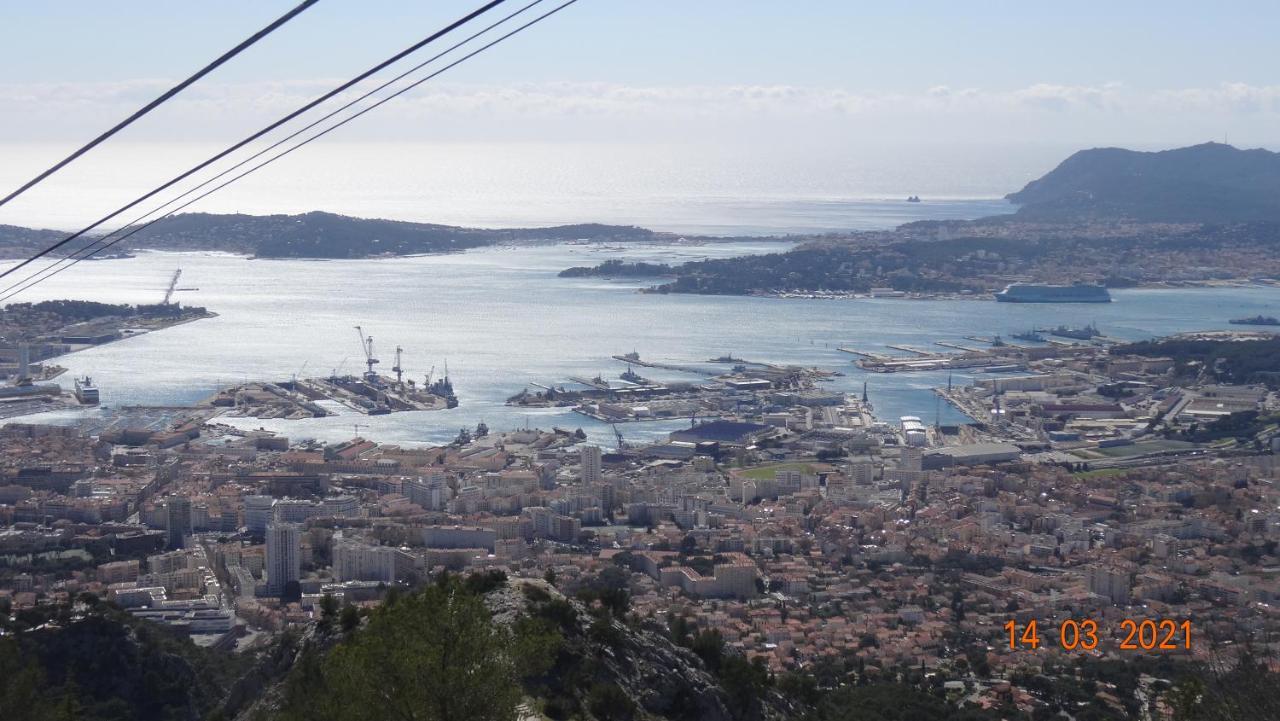 Appartement mignon calme douillet ascenseur clim étage élevé proche parking et toutes commodités au coeur du Toulon historique Exterior foto