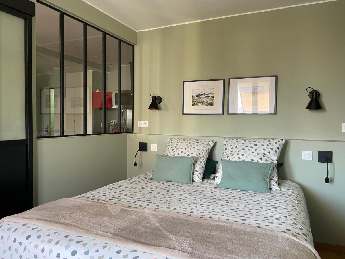 Appartement mignon calme douillet ascenseur clim étage élevé proche parking et toutes commodités au coeur du Toulon historique Exterior foto