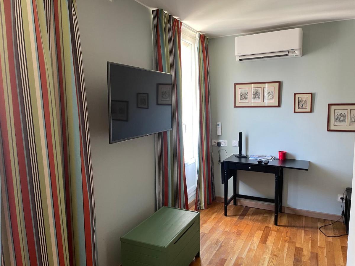 Appartement mignon calme douillet ascenseur clim étage élevé proche parking et toutes commodités au coeur du Toulon historique Exterior foto