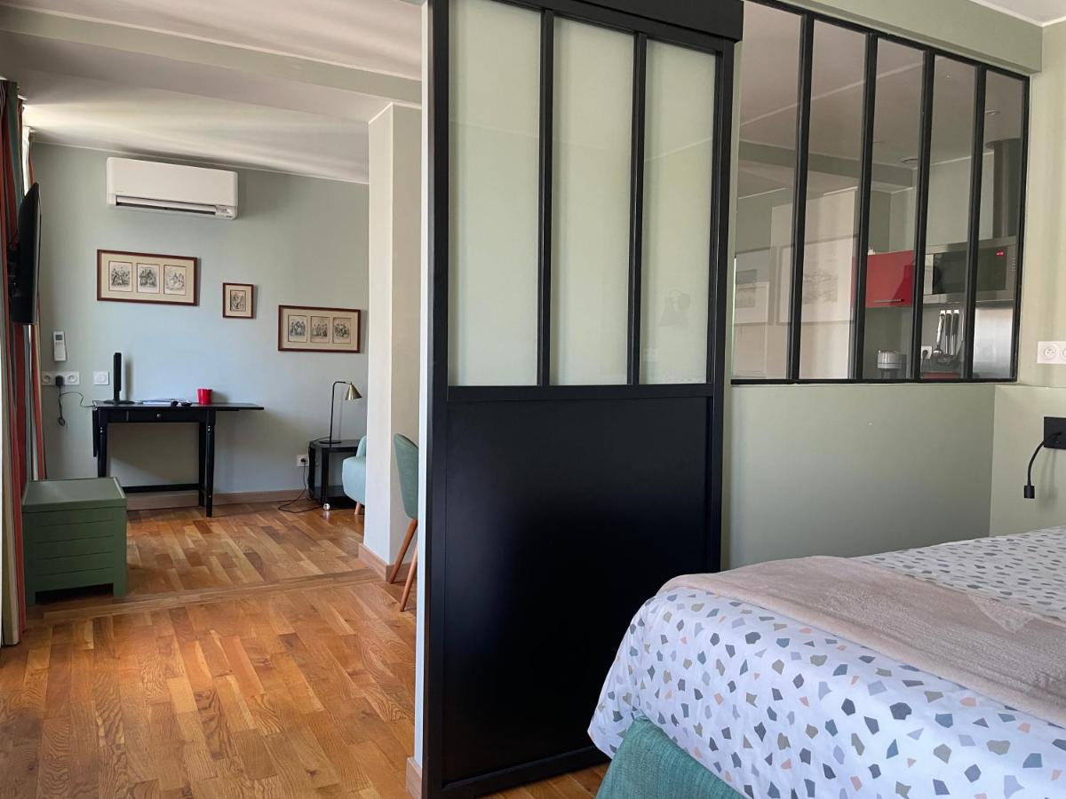 Appartement mignon calme douillet ascenseur clim étage élevé proche parking et toutes commodités au coeur du Toulon historique Exterior foto