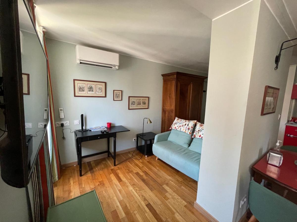 Appartement mignon calme douillet ascenseur clim étage élevé proche parking et toutes commodités au coeur du Toulon historique Exterior foto