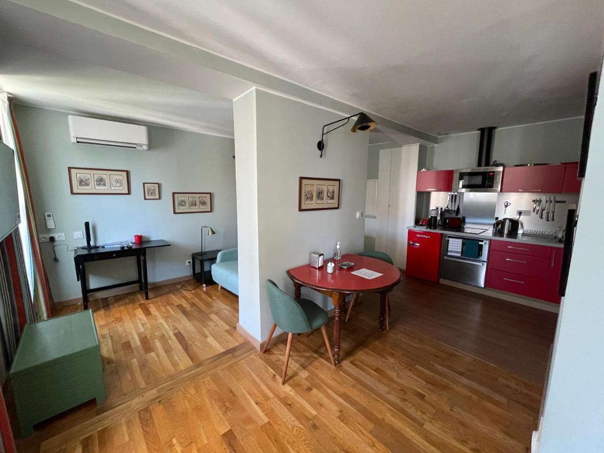 Appartement mignon calme douillet ascenseur clim étage élevé proche parking et toutes commodités au coeur du Toulon historique Exterior foto