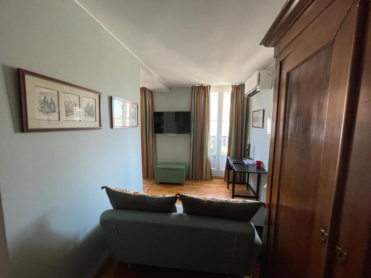 Appartement mignon calme douillet ascenseur clim étage élevé proche parking et toutes commodités au coeur du Toulon historique Exterior foto