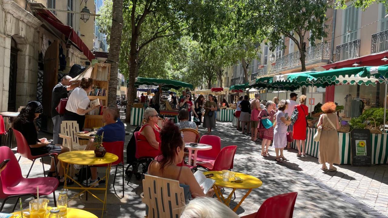 Appartement mignon calme douillet ascenseur clim étage élevé proche parking et toutes commodités au coeur du Toulon historique Exterior foto